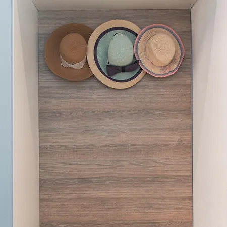 Avra Vacation * Торони