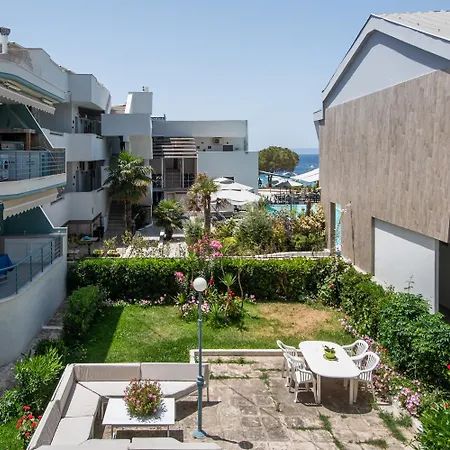 펜션 Avra Vacation 토로니