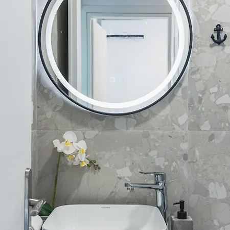 Avra Vacation 토로니