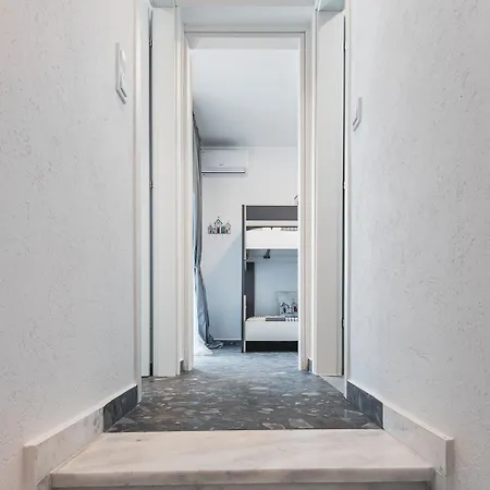 Avra Vacation 토로니